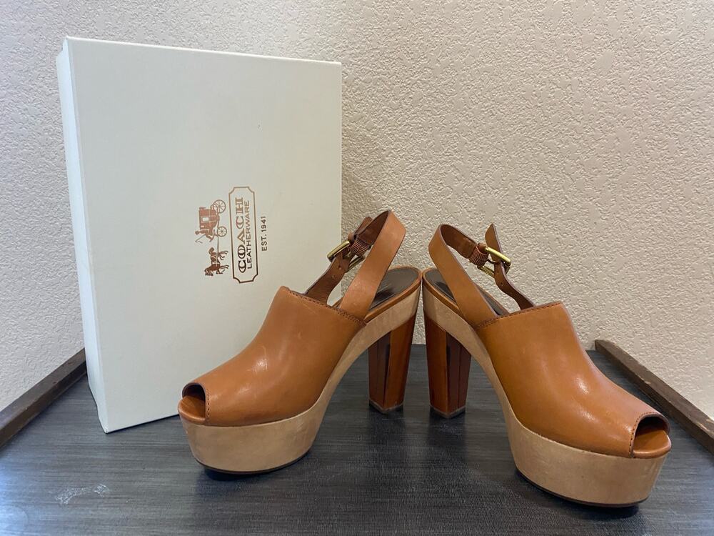 Coach women's  Brown leather heel SZ 6.5